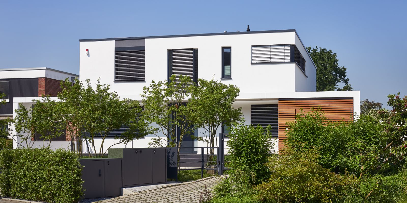 Wir begleiten Sie sicher durch alle Immobilienangelegenheiten