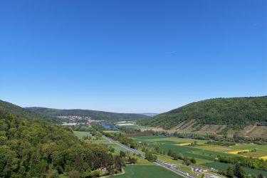 Ansicht auf das Maintal flussabwärts von Kleinheubach